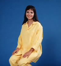 Lady wearing a two pieces yellow pijamas